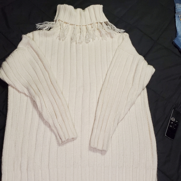 Escadrille Cream Turtle Neck - Picture 2 of 6